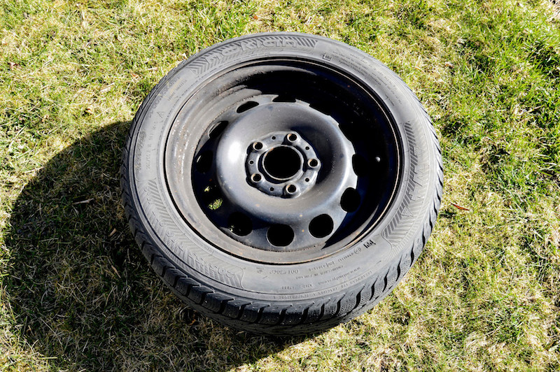 Steel rim with winter tire - Wheel covers CAN be mounted to these!