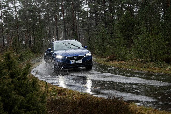 The tests on dry and wet asphalt (not aquaplaning and consumption) were carried out in Gislaved, Sweden.