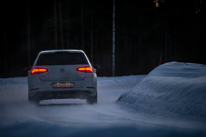 The snow and ice tests were tested using Volkswagen Golf GTI.