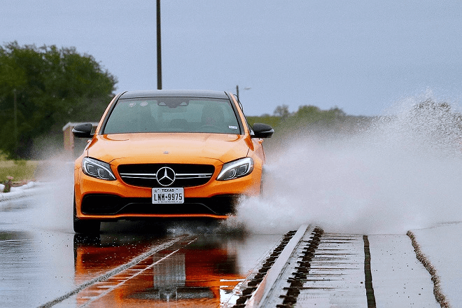 Straight Aquaplaning